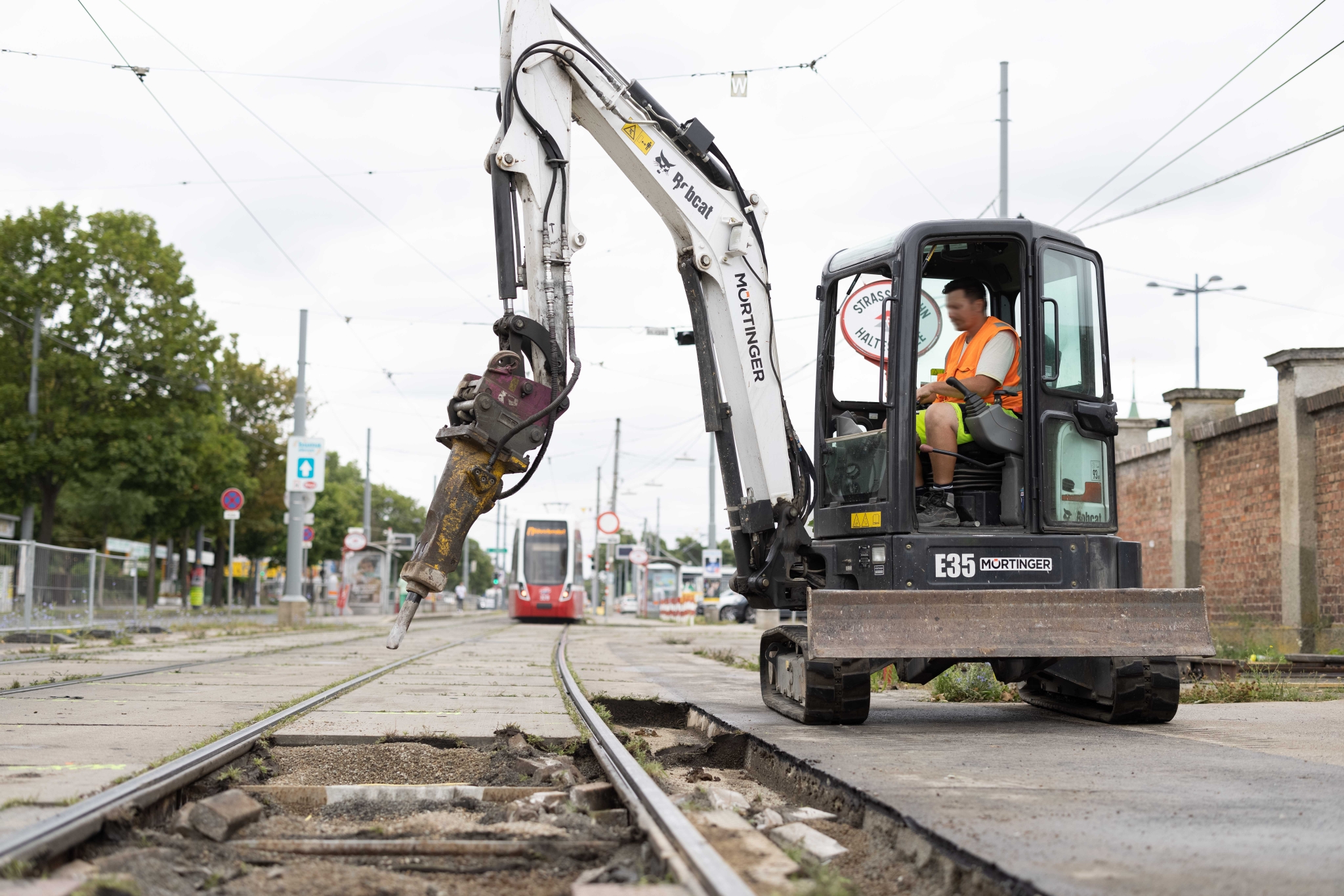 Die Gleise auf der Simmeringer Hauptstraße wurden getauscht. 