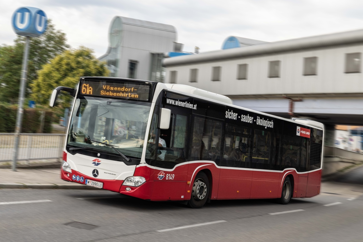 Liesing wächst und das Öffi-Netz wächst mit. Die Wiener Linien erweitern ihr Busnetz in Liesing, um die Bewohner*innen und Anrainer*innen des Stadtentwicklungsgebiets entlang der Breitenfurter Straße noch besser an U-, S- und Badner Bahn anzuschließen. Dafür werden zwei Buslinien neu geschaffen ? 61B und 64B ? und zwei bestehende Linien neu organisiert ? 61A und 64A. 