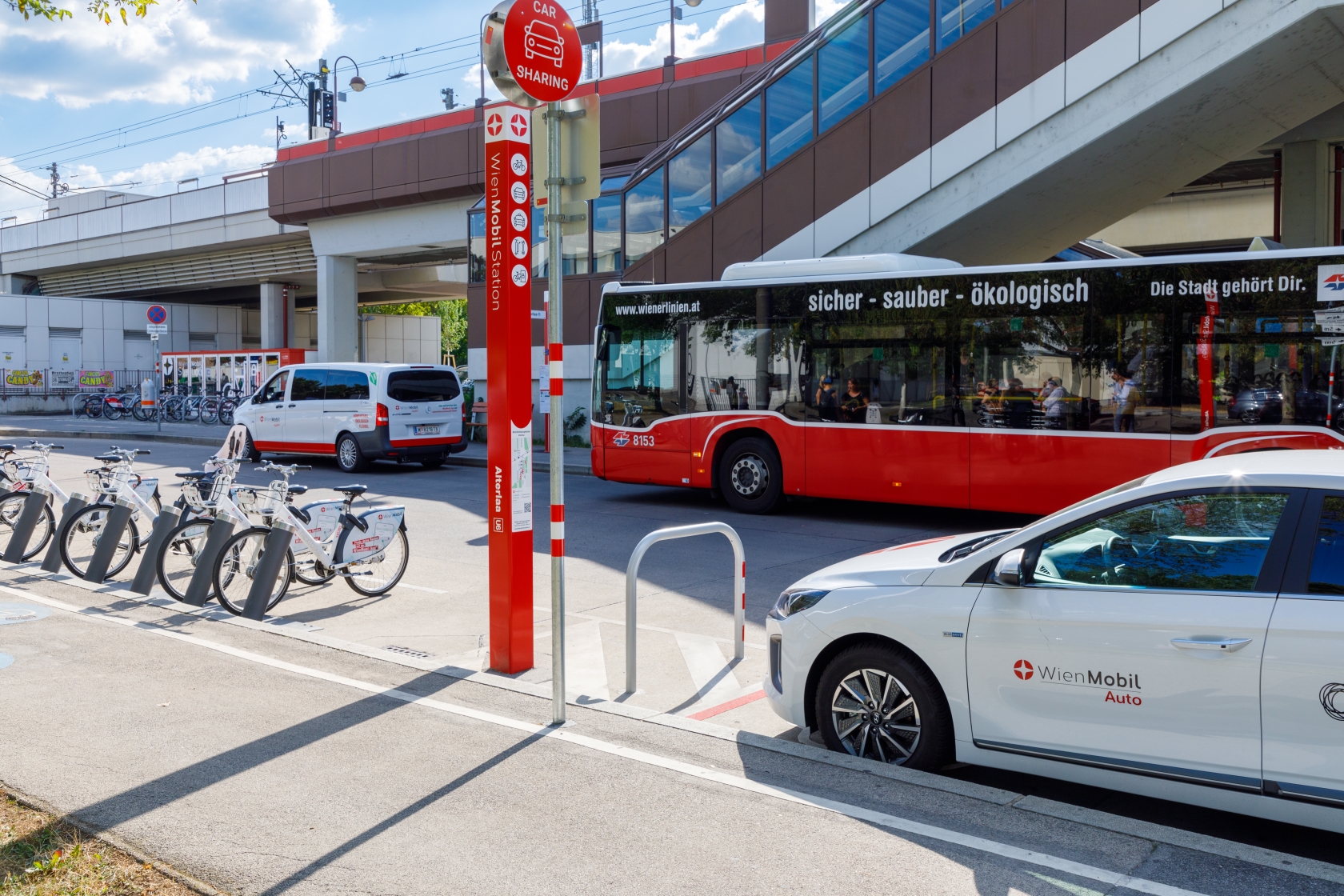 Die WienMobil Station Alterlaa bietet ein umfassendes Angebot