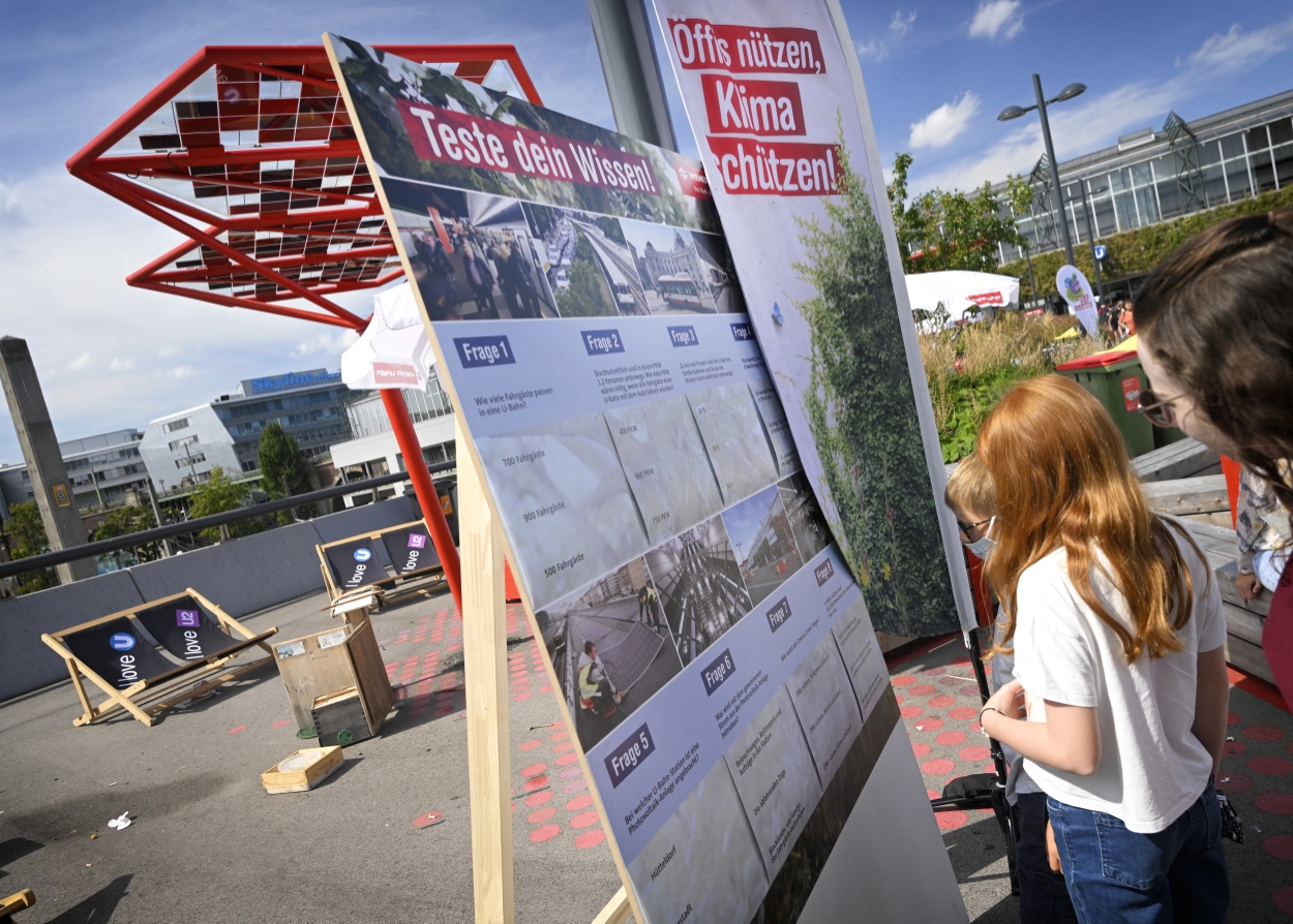 Tramwaytag 2022 auf dem Vorplatz der Station Spittelau