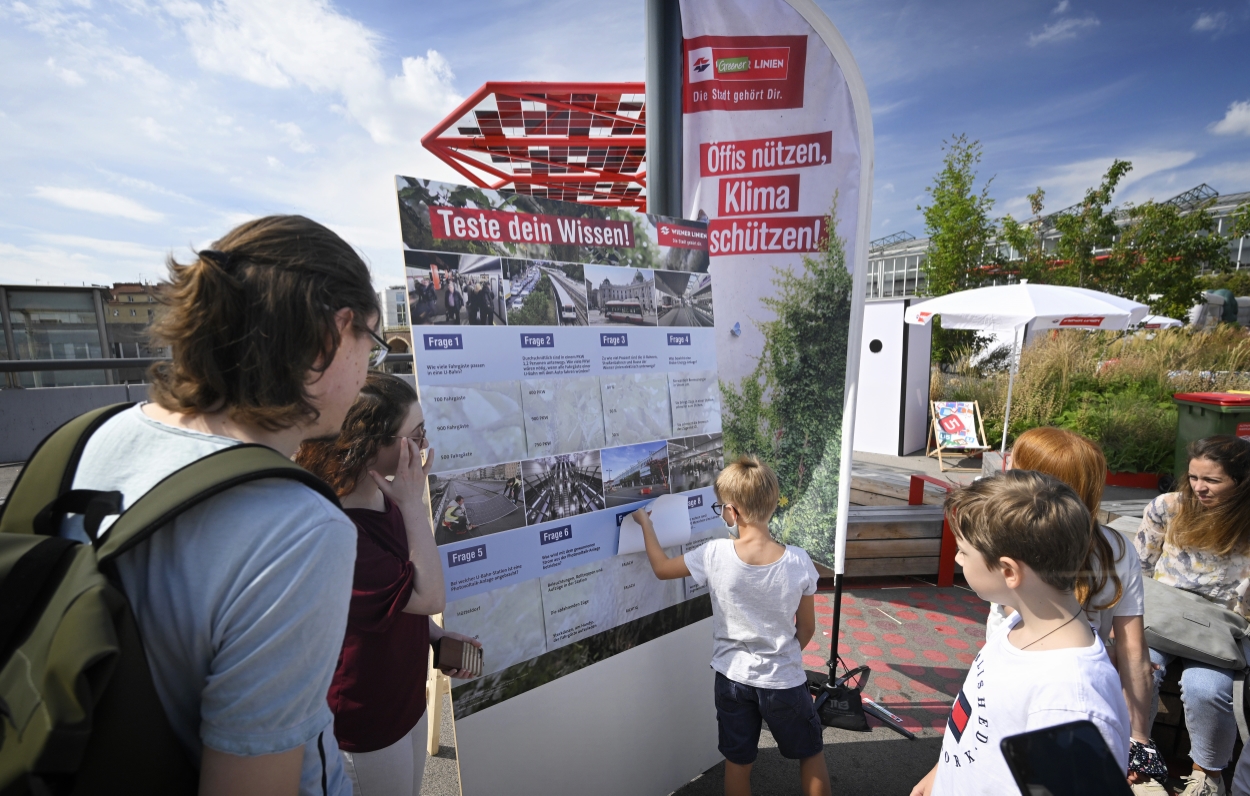 Tramwaytag 2022 auf dem Vorplatz der Station Spittelau