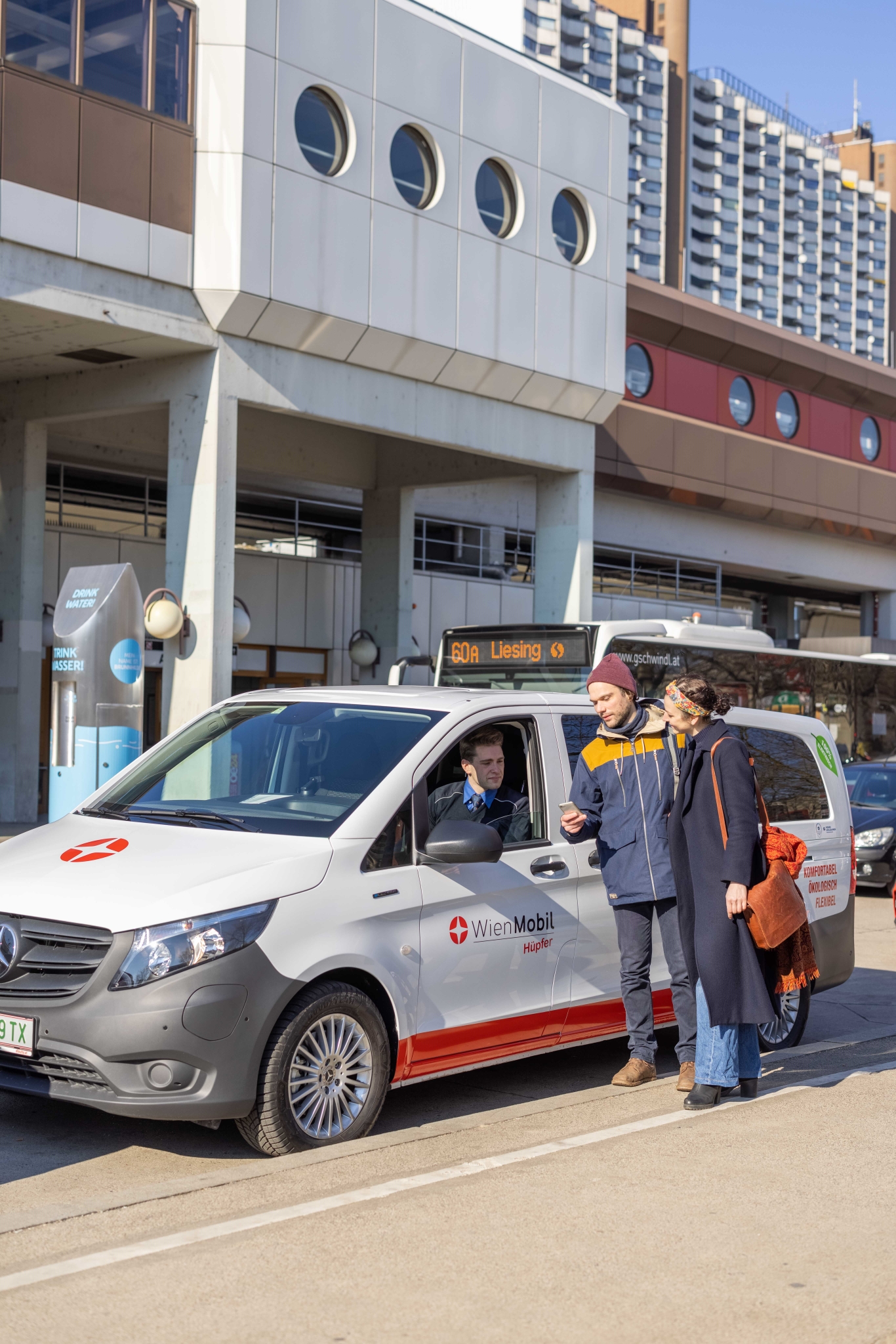 Mit dem Forschungsprojekt „WienMobil Hüpfer“ in Liesing starten die Wiener Linien ein neues On-Demand-Service mit zwei E-Fahrzeugen.