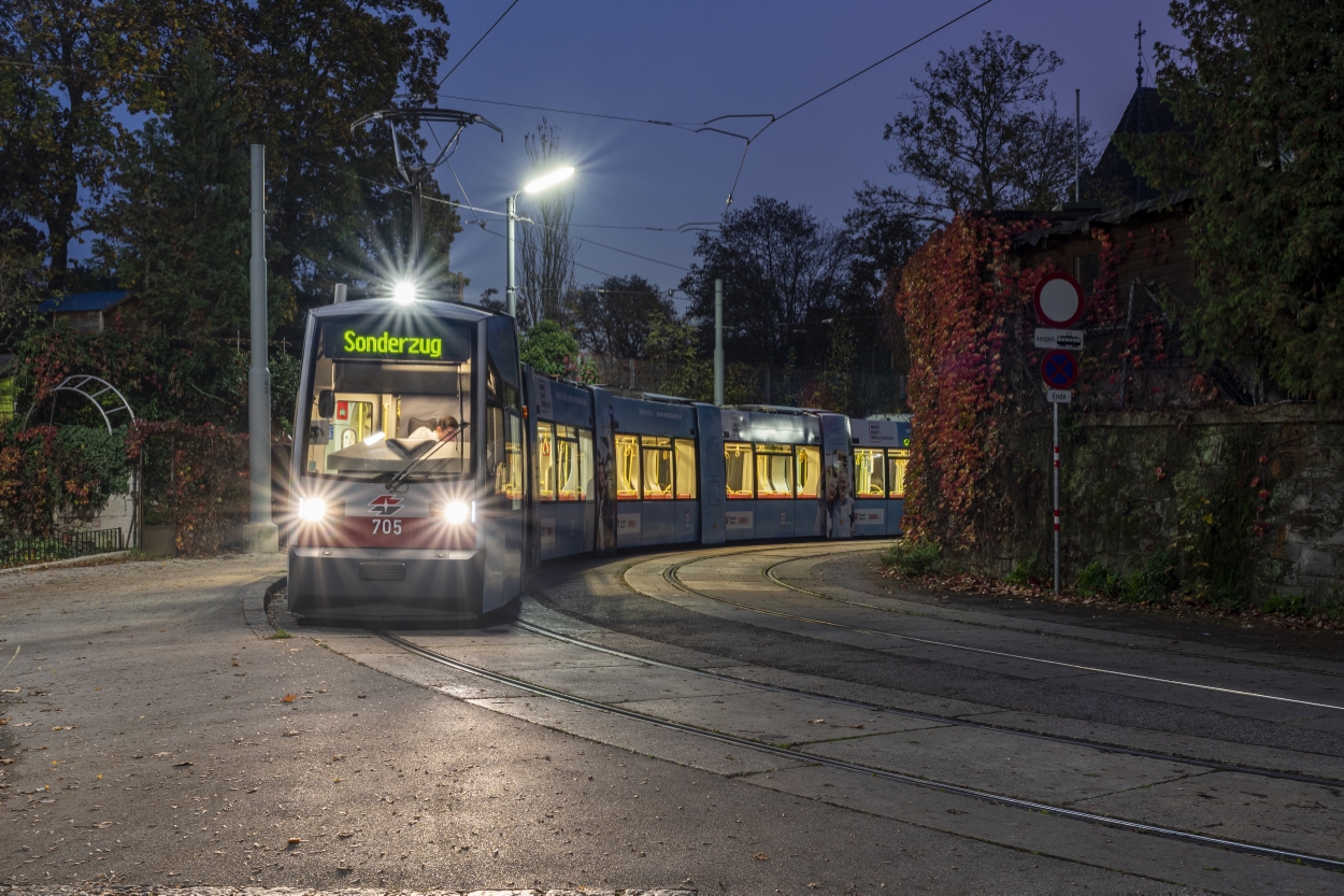 Sonderzug in der End- und Anfangsstelle der Linie 49 in Hütteldorf