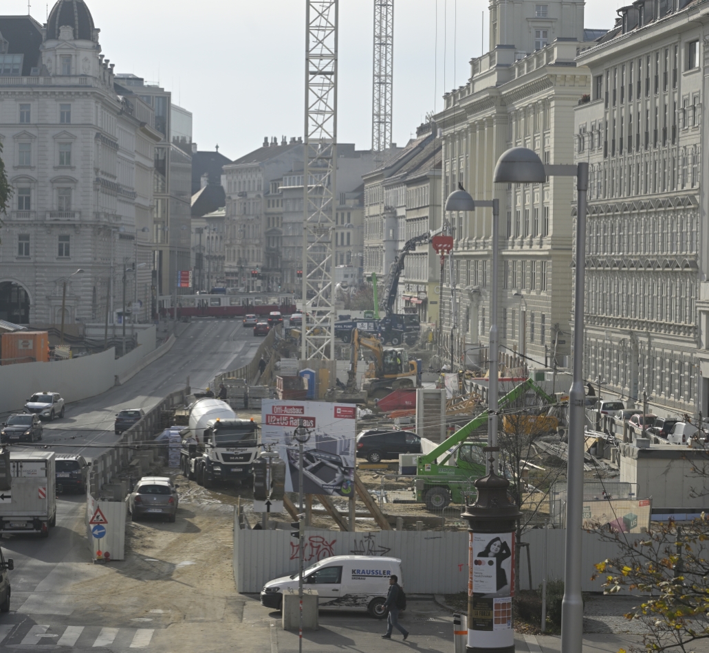 Ansicht des Baustellenbereichs für die U2xU5-Station Rathaus auf der Landesgerichtsstraße