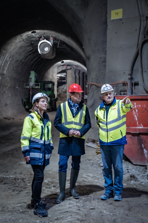 Besichtigung Tunnelbaustelle U2 mit (v.l.n.r.) Gudrun Senk, Geschäftsführerin Wiener Linien; Peter Hanke, Öffi-Stadtrat; Wolfgang Körbl, Projektleiter U2xU5-Rathaus