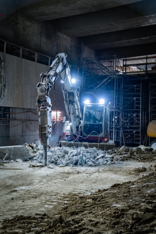 Baumaschine bei der Arbeit unter Tage für die neue U2