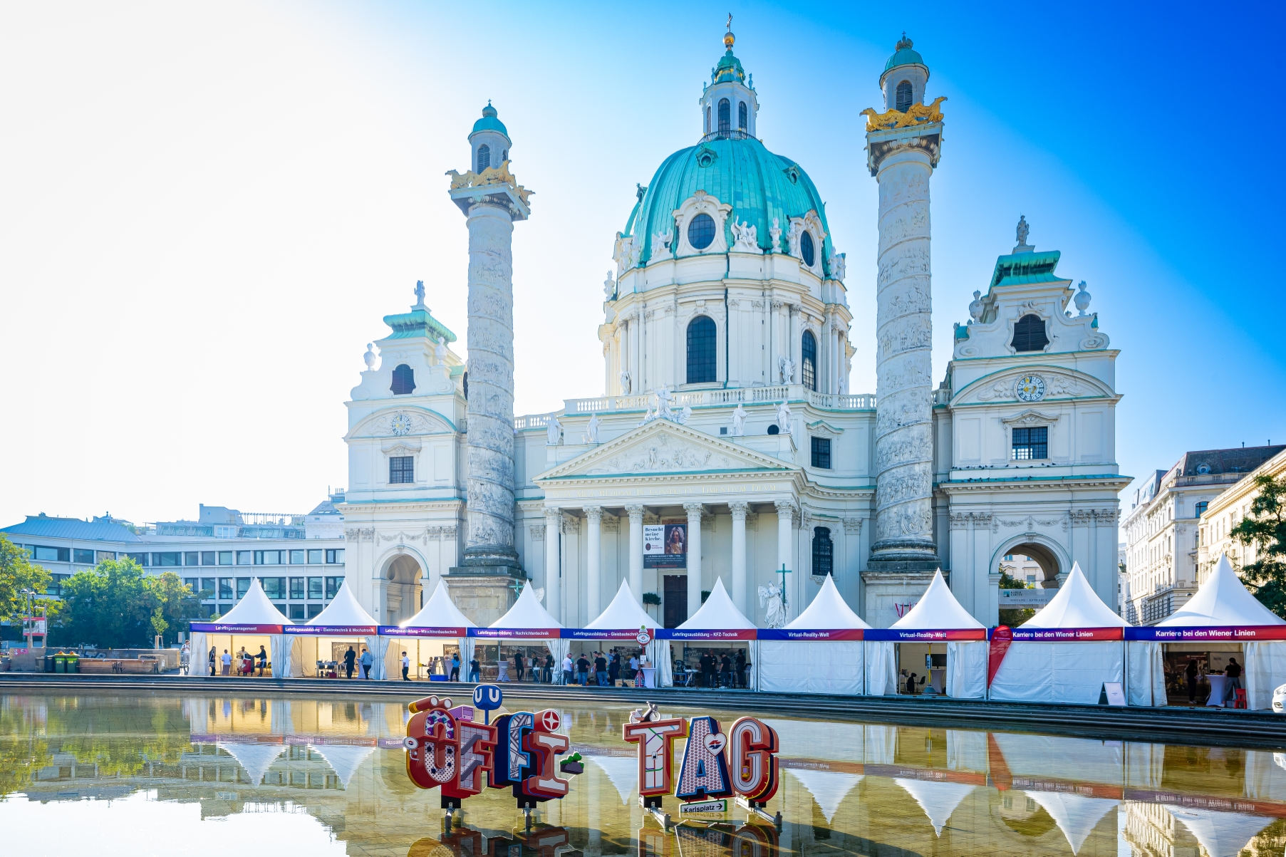 Die Leistungsschau der Wiener Linien fand am 9. September 2023 am Karlsplatz statt. Bei insgesamt 20 Stationen konnten Besucher*innen in die Welt der öffentlichen Verkehrsmittel blicken  Neben der Leistungsschau präsentierten sich die Wiener Linien auch als attraktive Arbeitgeberin .