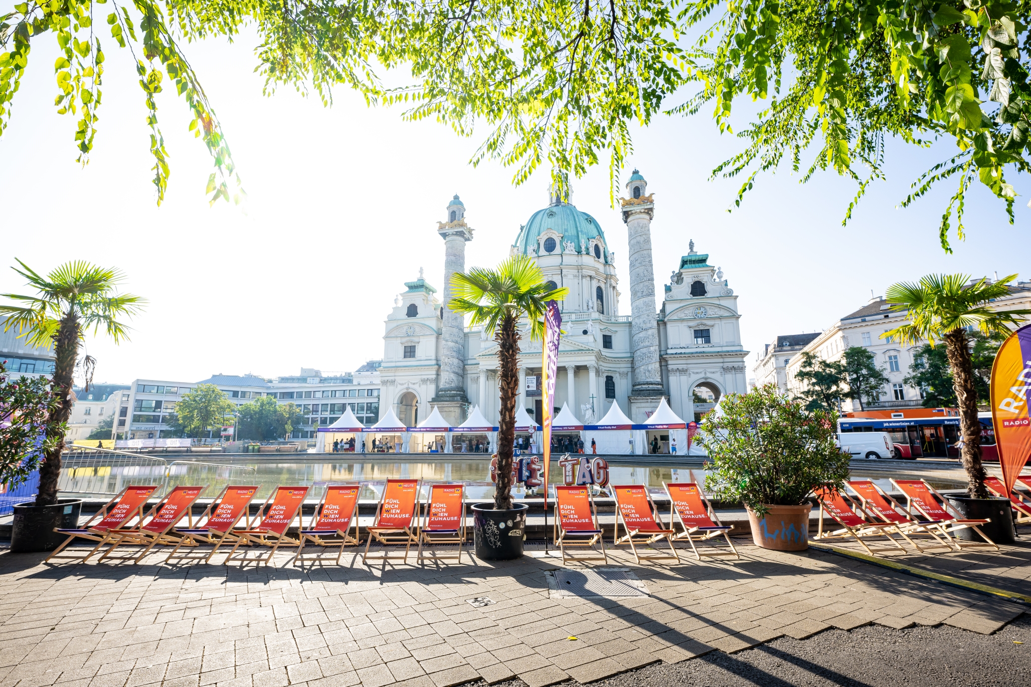 Die Leistungsschau der Wiener Linien fand am 9. September 2023 am Karlsplatz statt. Bei insgesamt 20 Stationen konnten Besucher*innen in die Welt der öffentlichen Verkehrsmittel blicken  Neben der Leistungsschau präsentierten sich die Wiener Linien auch als attraktive Arbeitgeberin .