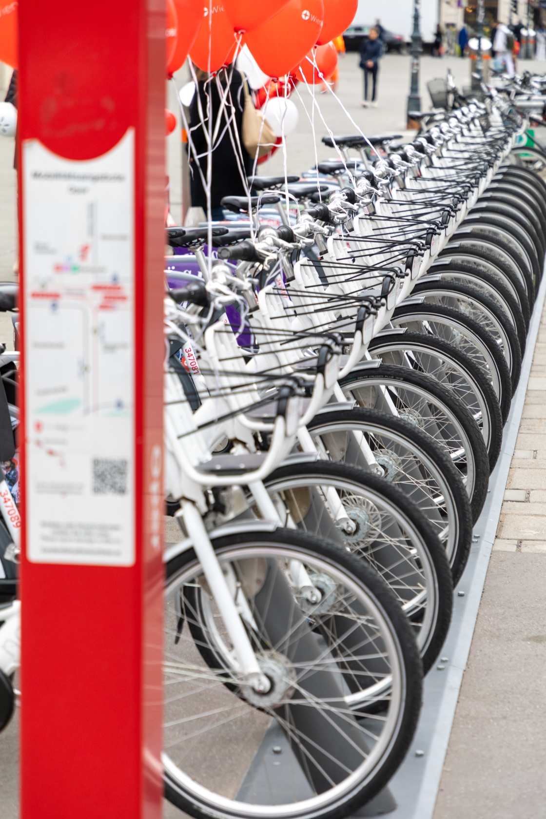 WienMobil Räder bei der Station Oper